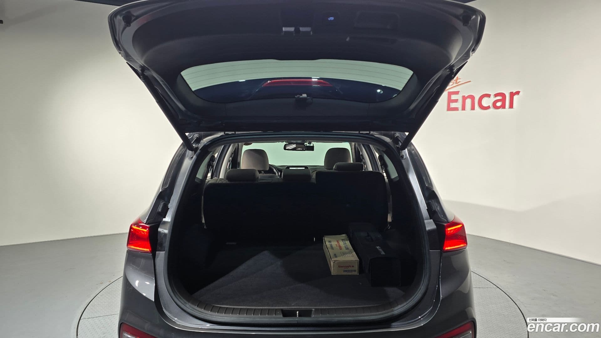 Main__Slider__Photo:Santafe Hyundai 2018.4-19