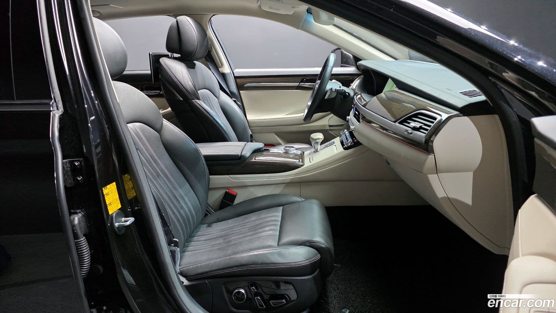 Main__Slider__Photo:G90 Genesis 2019.10-9