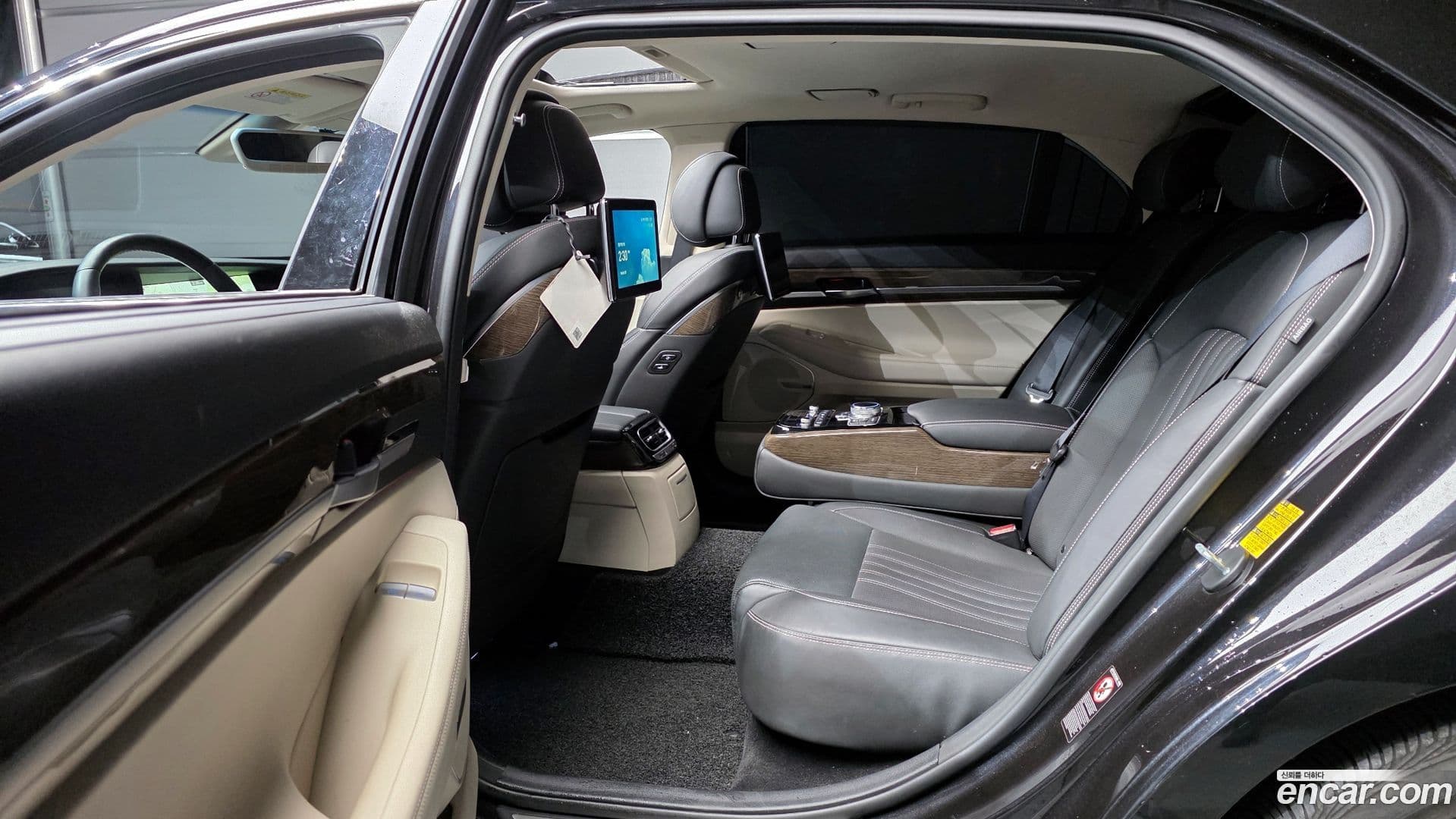 Main__Slider__Photo:G90 Genesis 2019.10-11