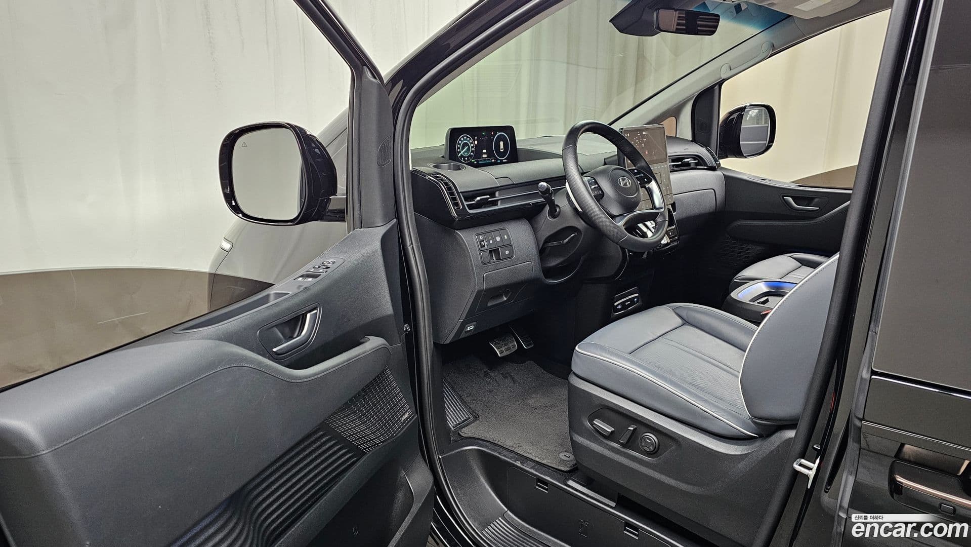 Main__Slider__Photo:Staria Hyundai 2024.2-9