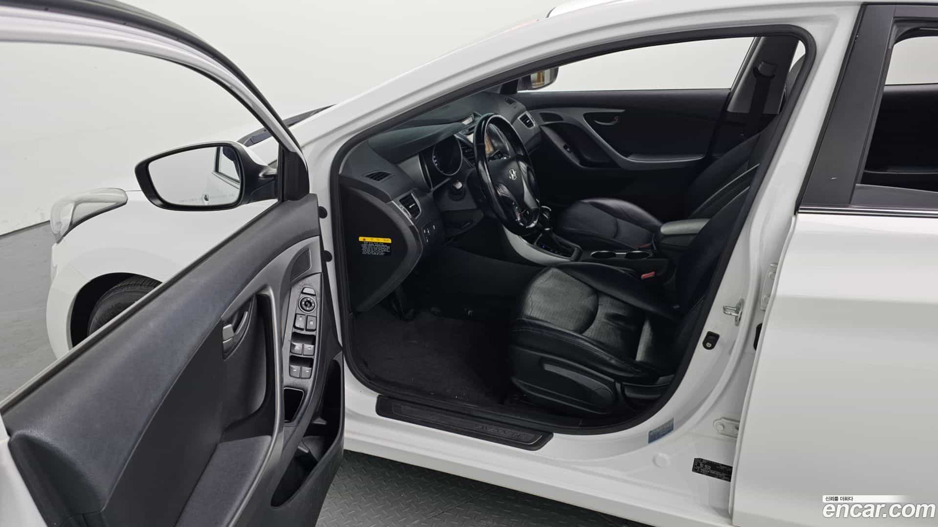 AVANTE Hyundai 2014.0-INNER-010