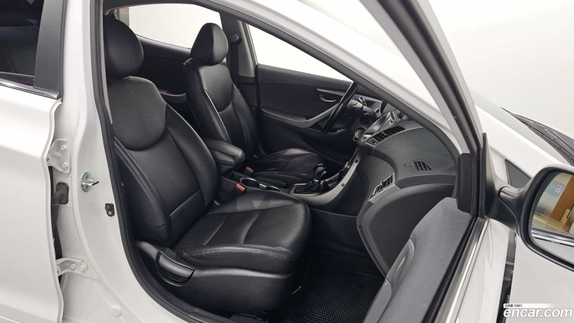 AVANTE Hyundai 2014.0-OPTION-015