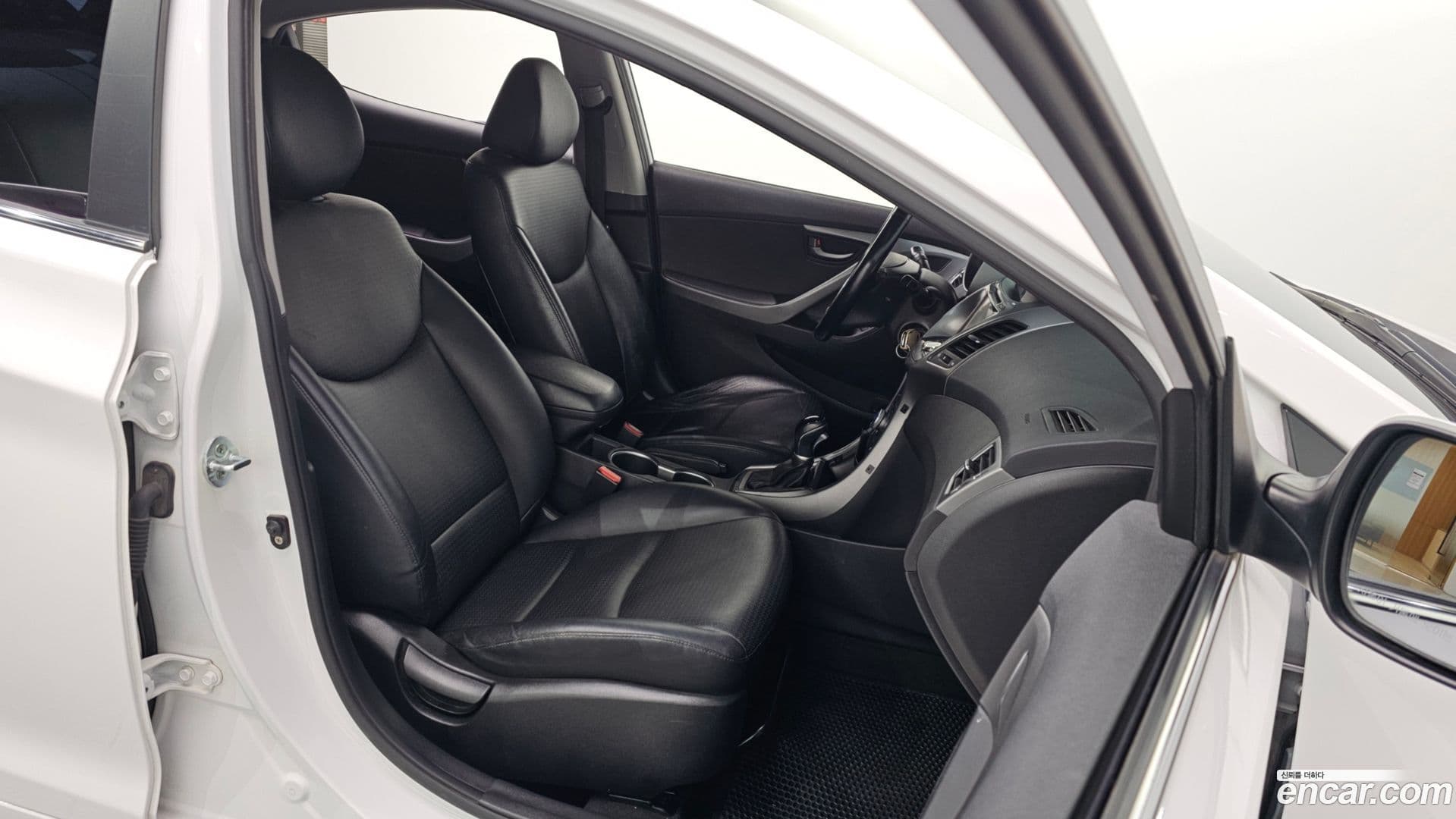 Main__Slider__Photo:AVANTE Hyundai 2014.0-10