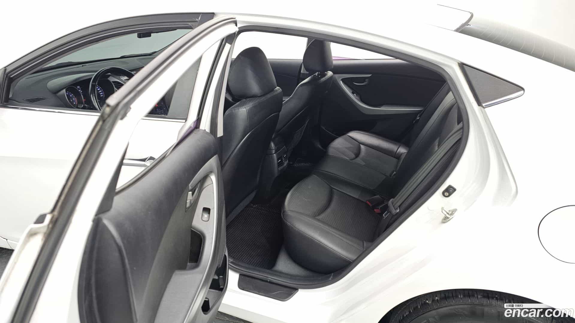 AVANTE Hyundai 2014.0-OPTION-017