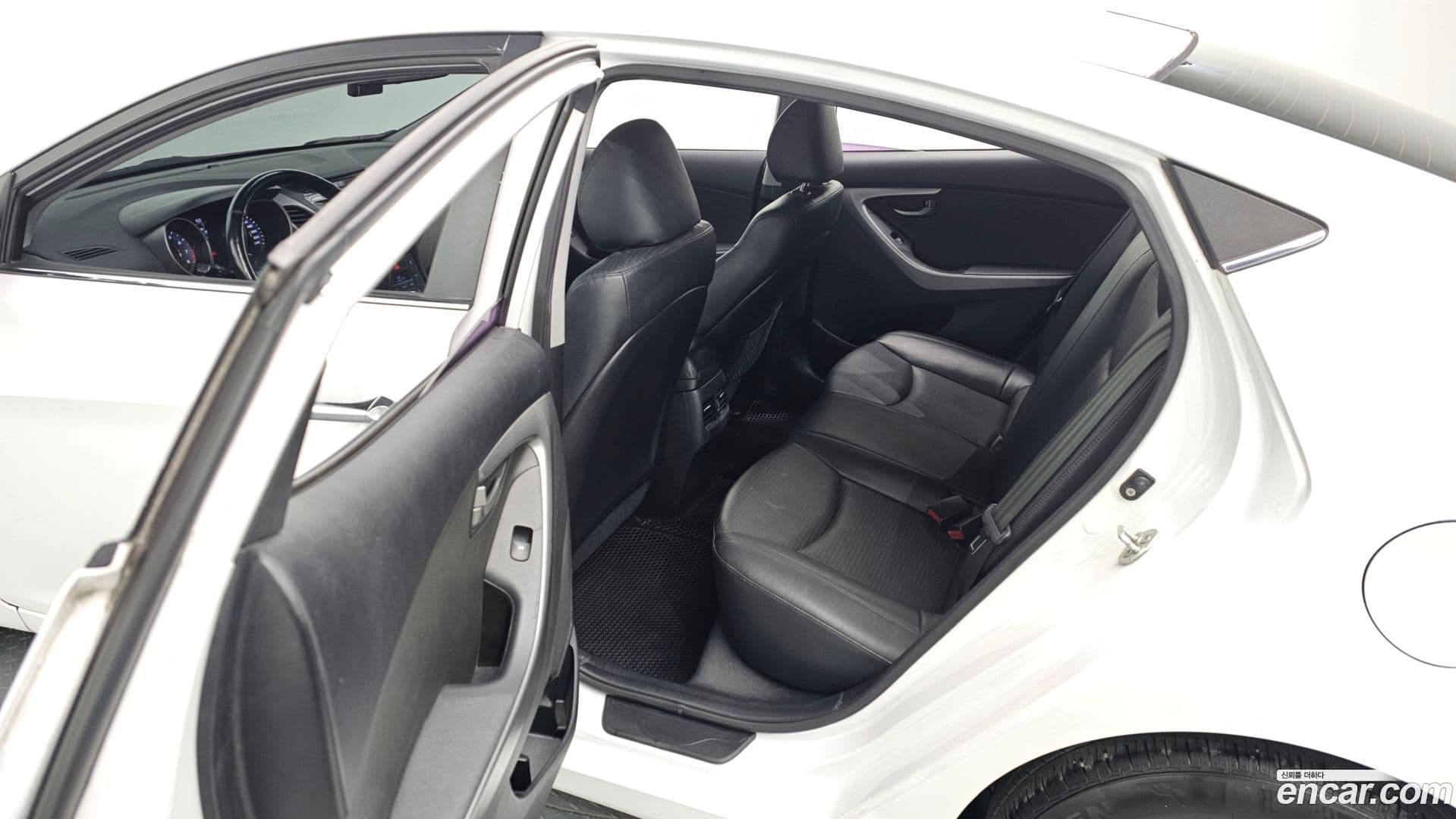 Main__Slider__Photo:AVANTE Hyundai 2014.0-12