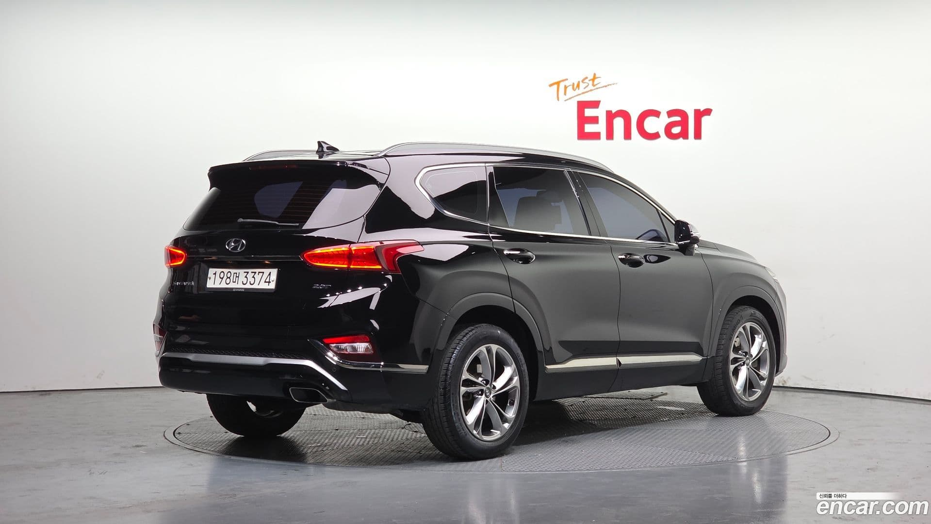 Main__Slider__Photo:Santafe Hyundai 2019.3-1