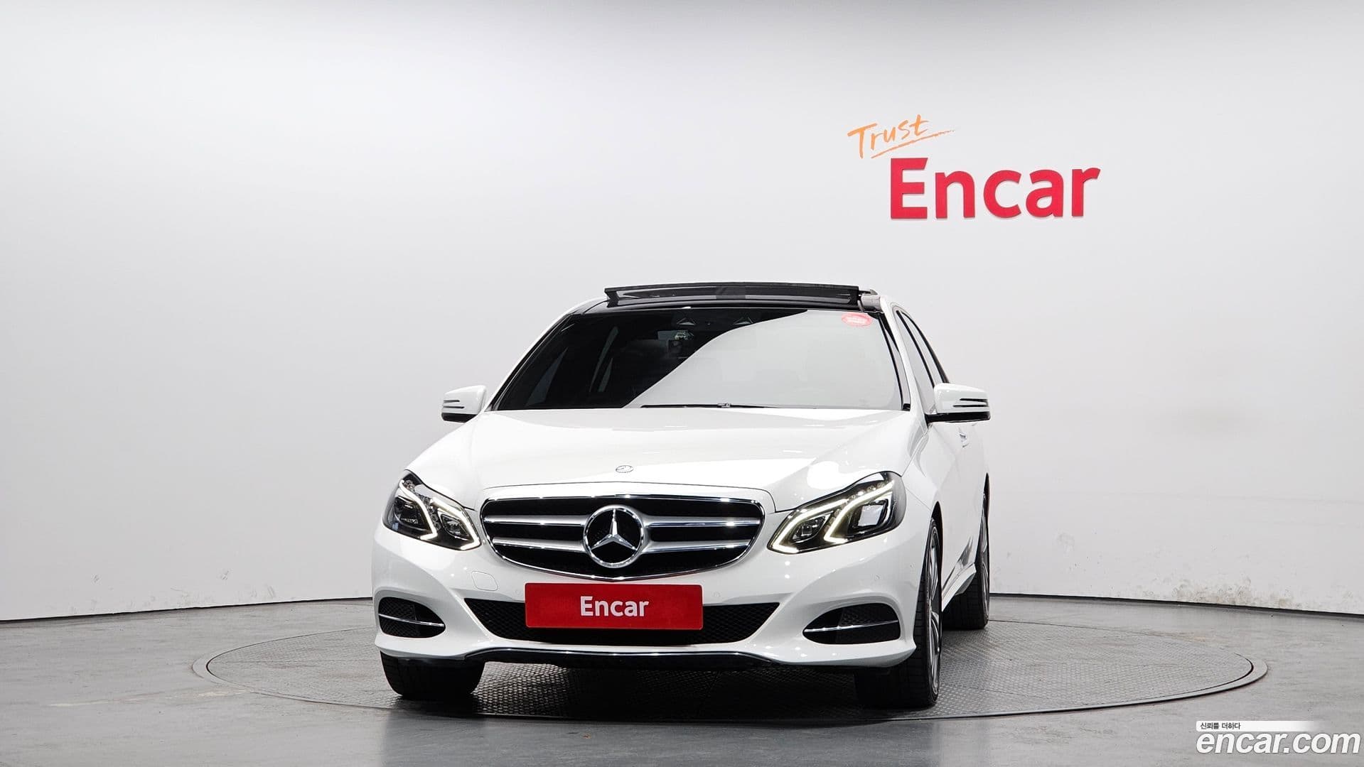 Main__Slider__Photo:E-Class Mercedes-Benz 2014.2-2