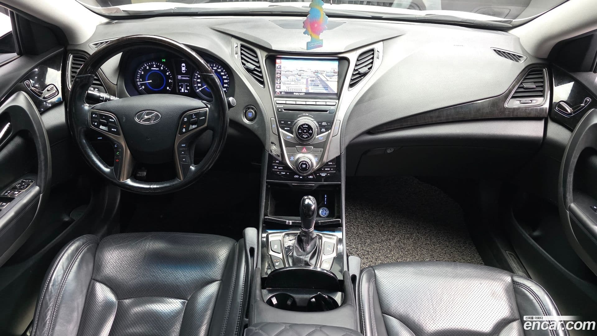 Main__Slider__Photo:Grandeur Hyundai 2012.4-6