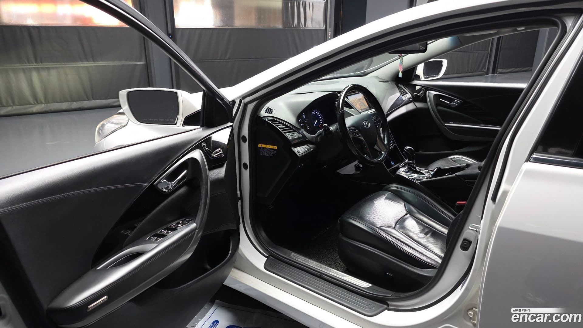 Main__Slider__Photo:Grandeur Hyundai 2012.4-9