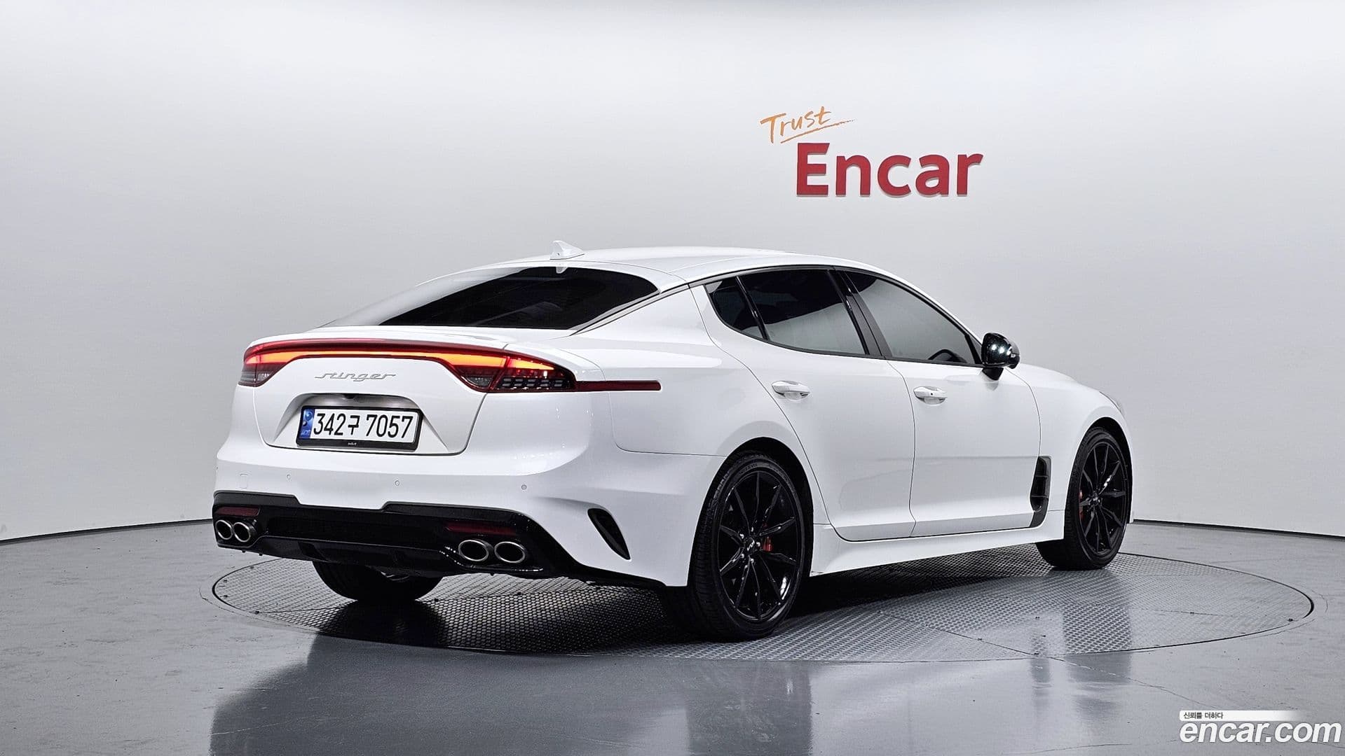 Main__Slider__Photo:Stinger Kia 2022.11-1