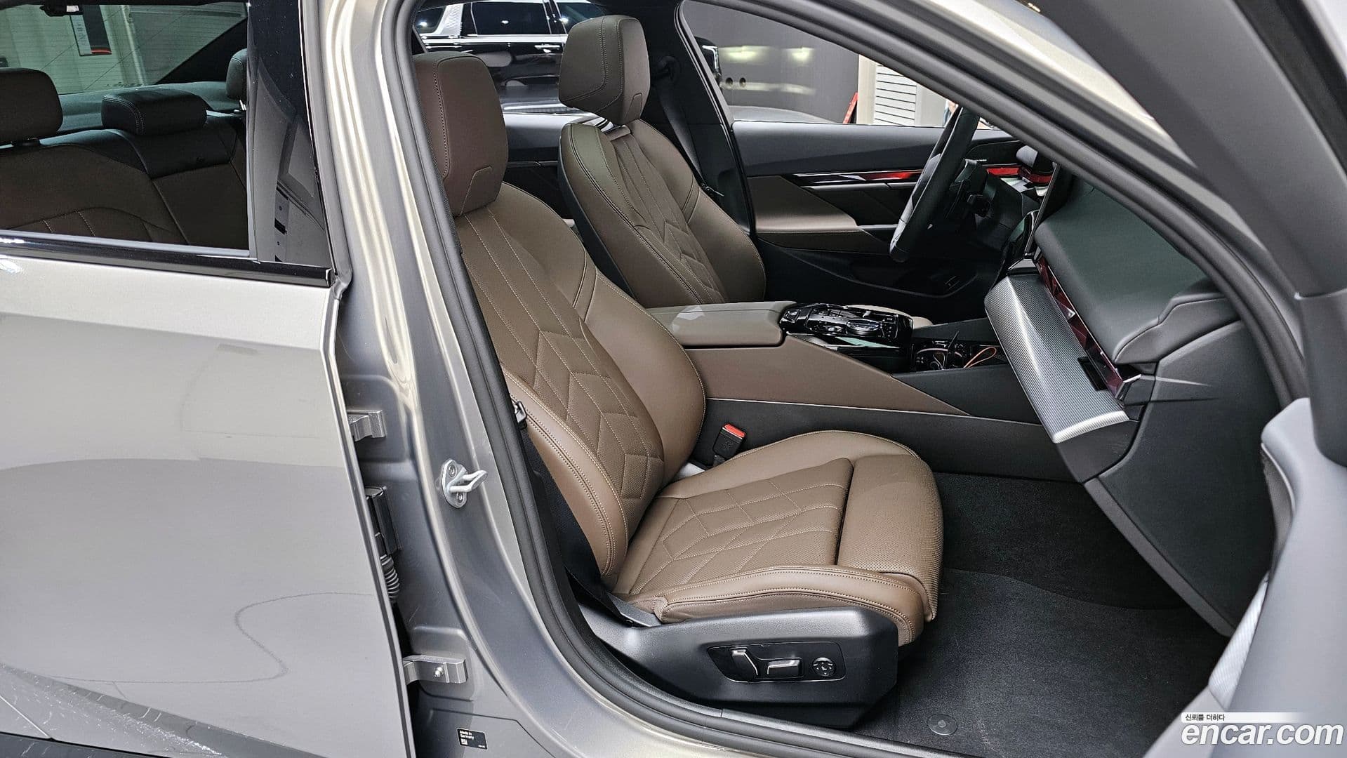 Main__Slider__Photo:5-Series BMW 2025.6-11