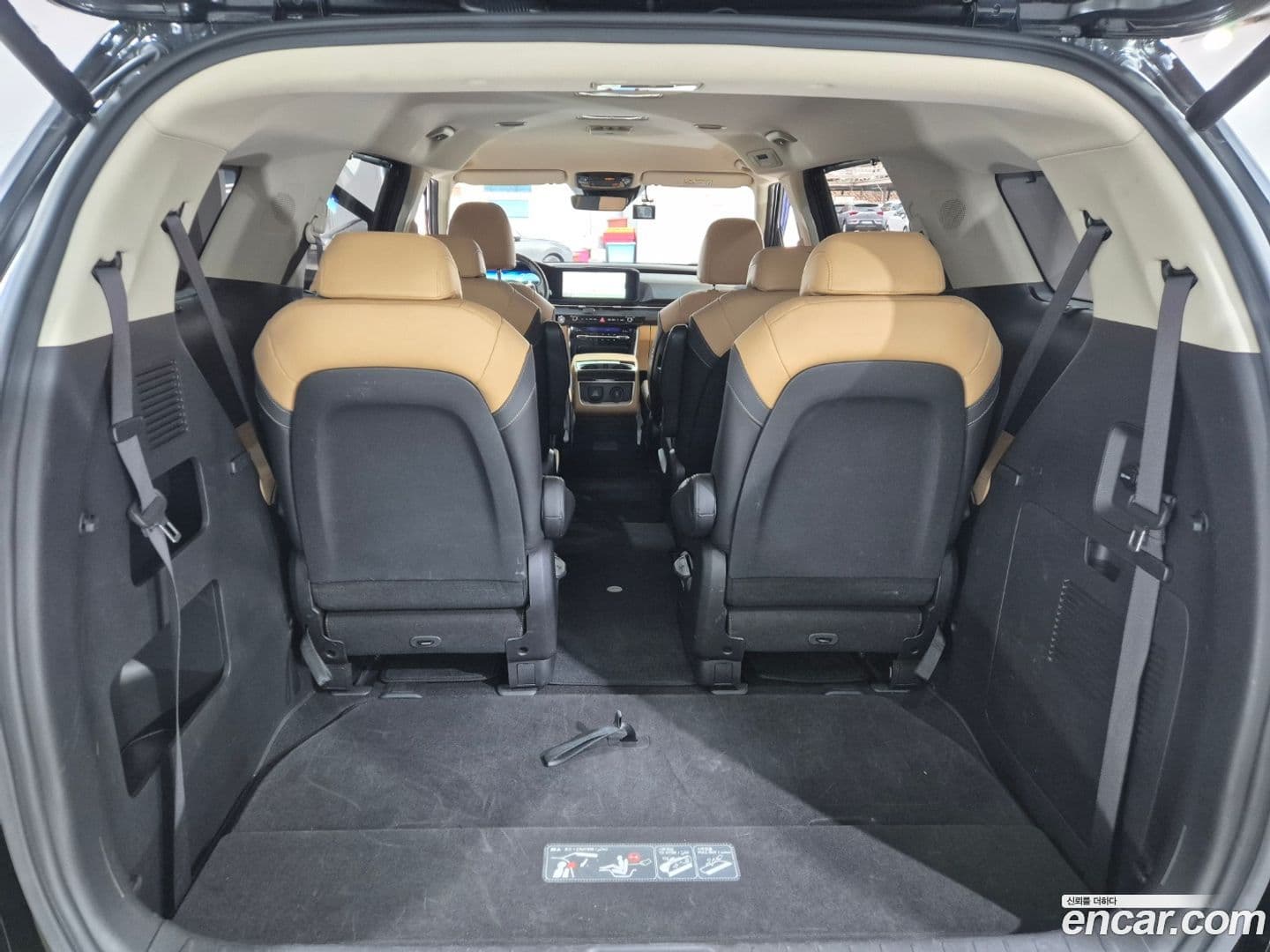 Main__Slider__Photo:Canival Kia 2023.0-17