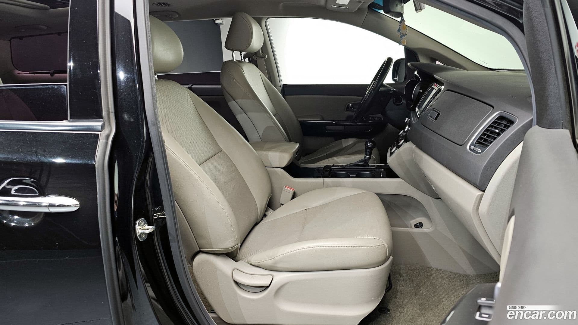 Main__Slider__Photo:Canival Kia 2015.2-9