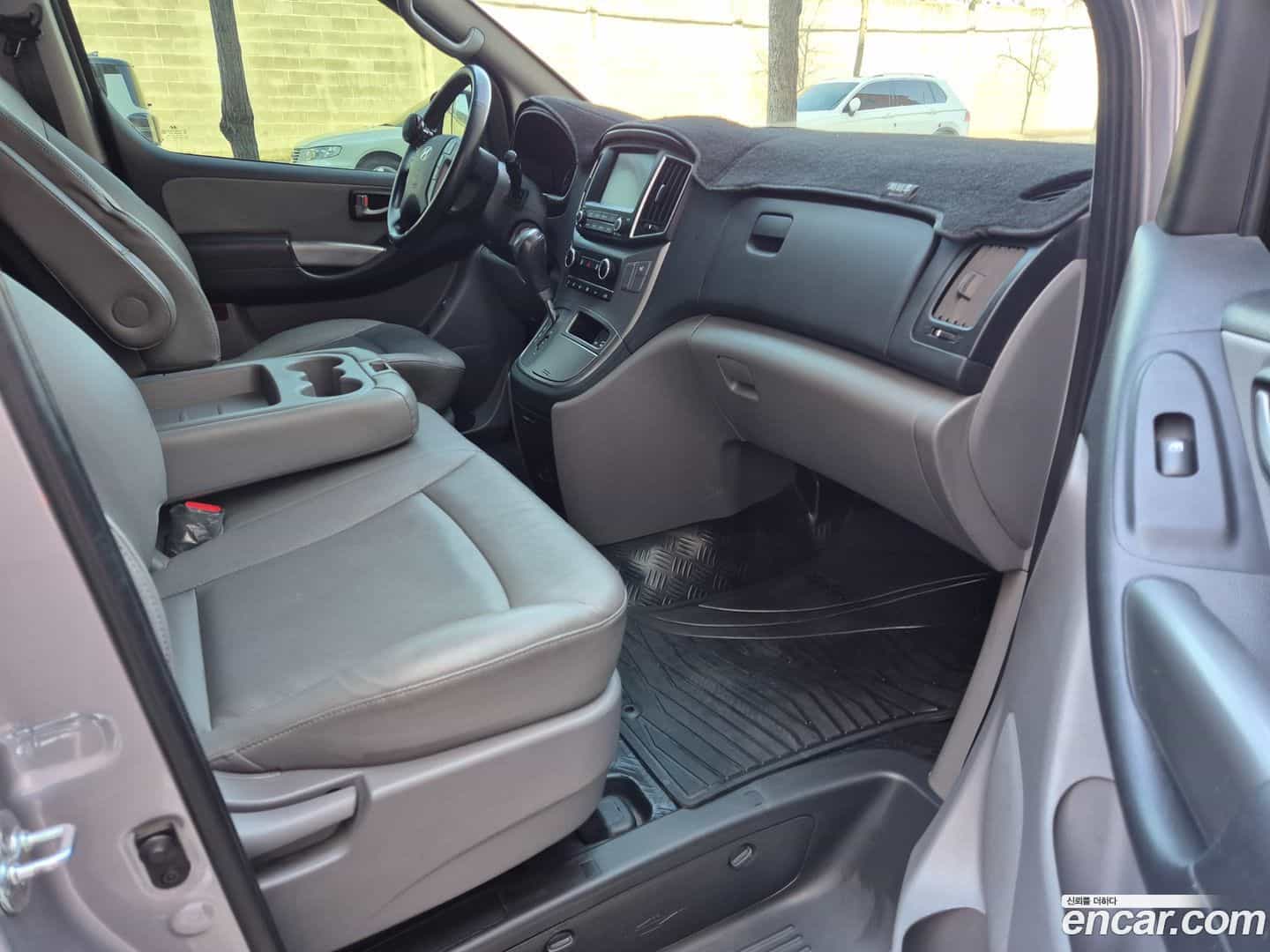 Starex Hyundai 2020.11-INNER-009