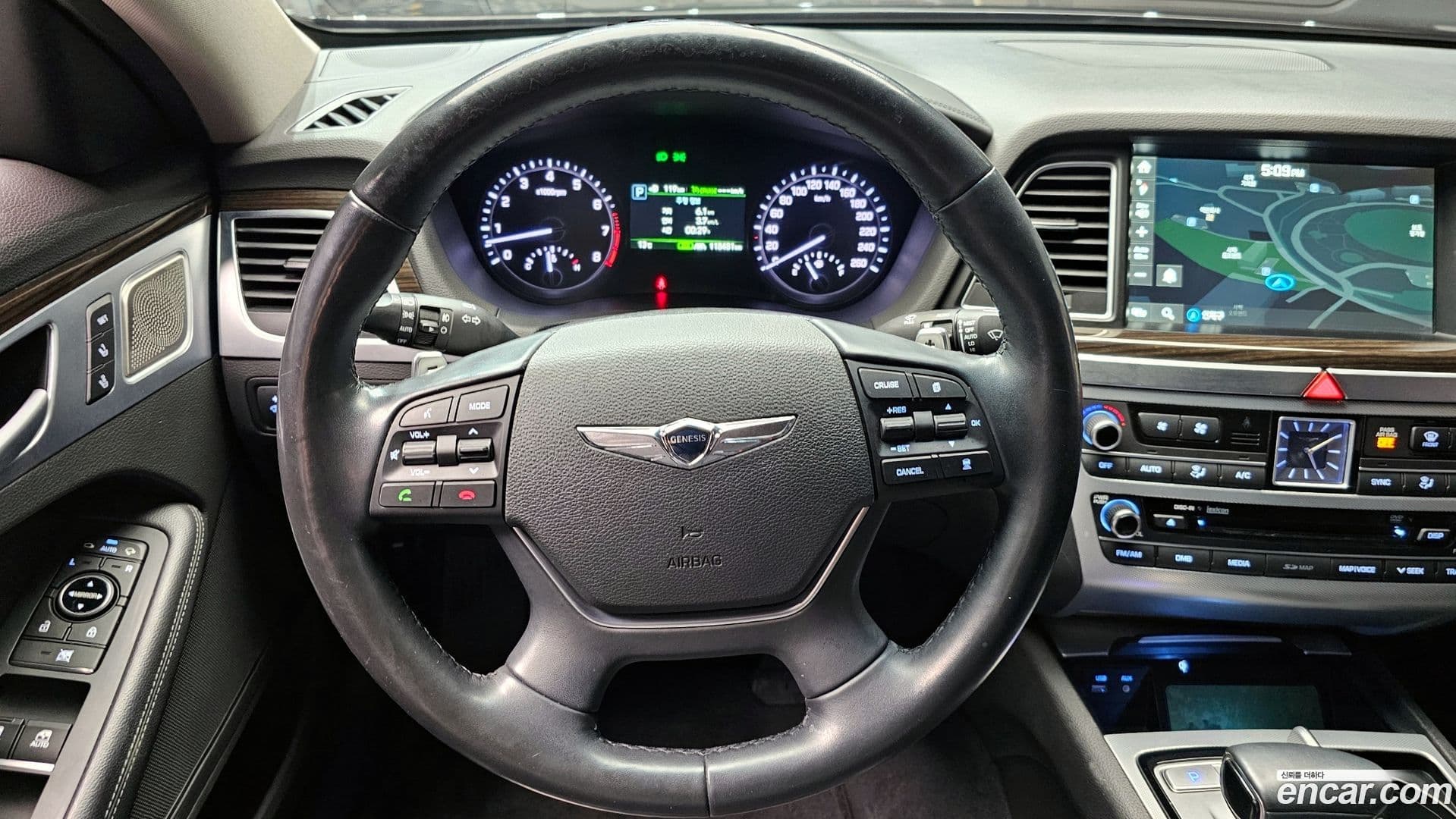 Main__Slider__Photo:G80 Genesis 2016.9-12