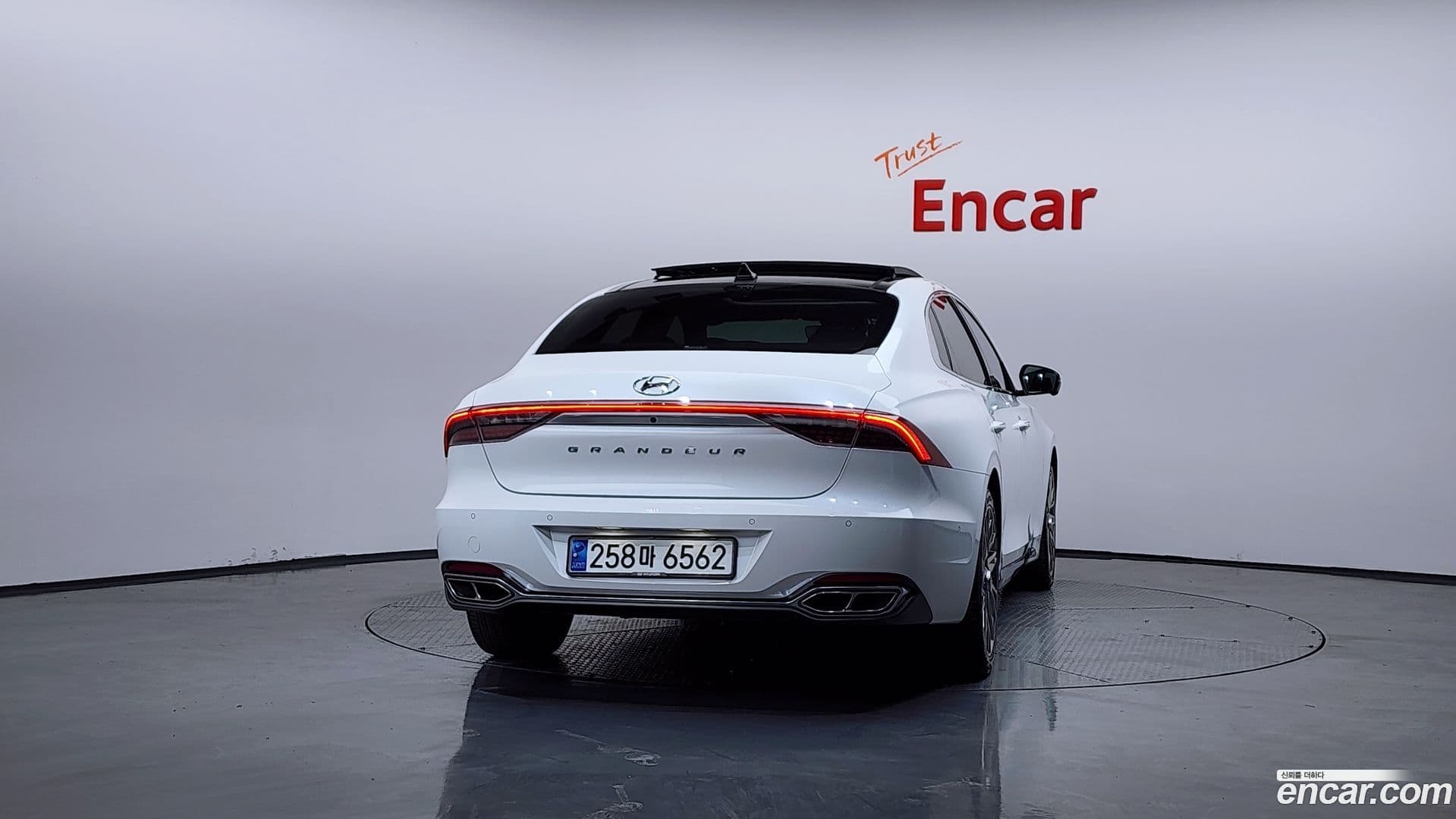 Main__Slider__Photo:Grandeur Hyundai 2020.7-3