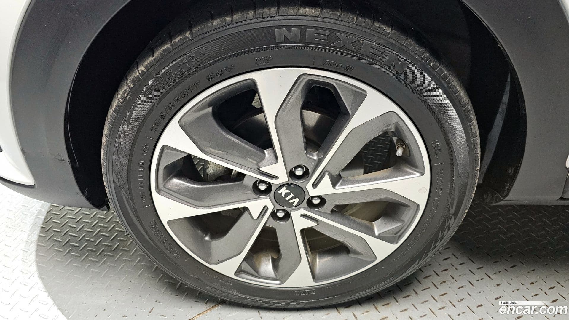 Main__Slider__Photo:Stonic Kia 2020.3-4