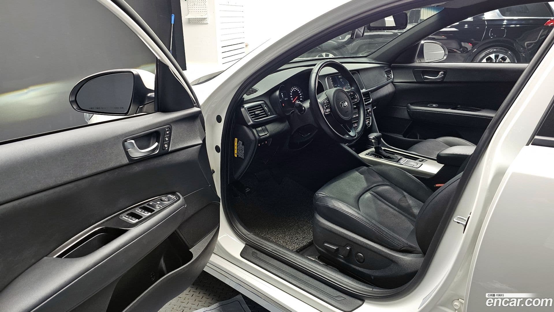 Main__Slider__Photo:K5 Kia 2017.0-9