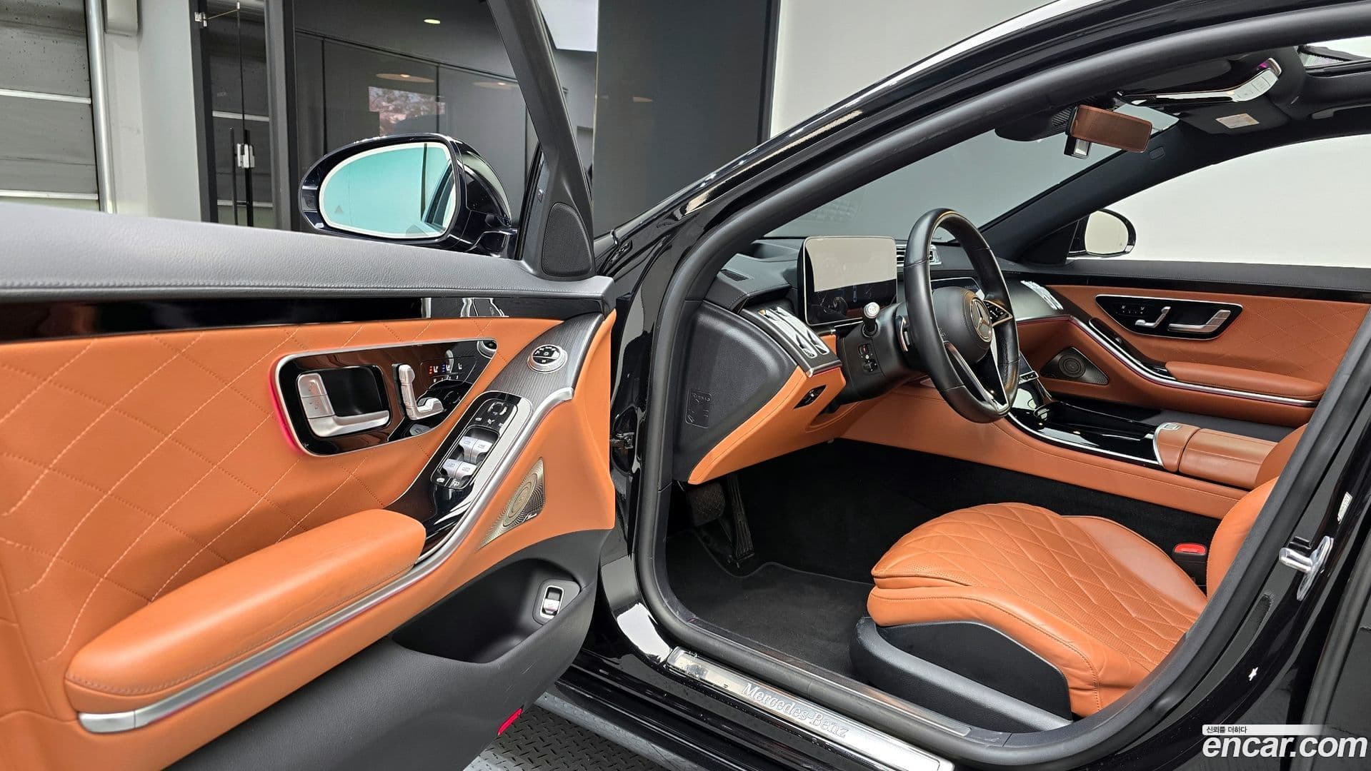 Main__Slider__Photo:S-Class Mercedes-Benz 2023.1-10