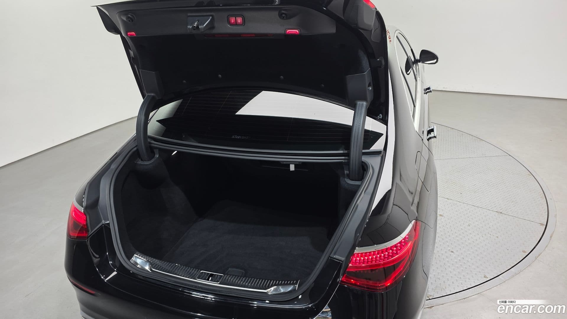 Main__Slider__Photo:S-Class Mercedes-Benz 2023.1-19