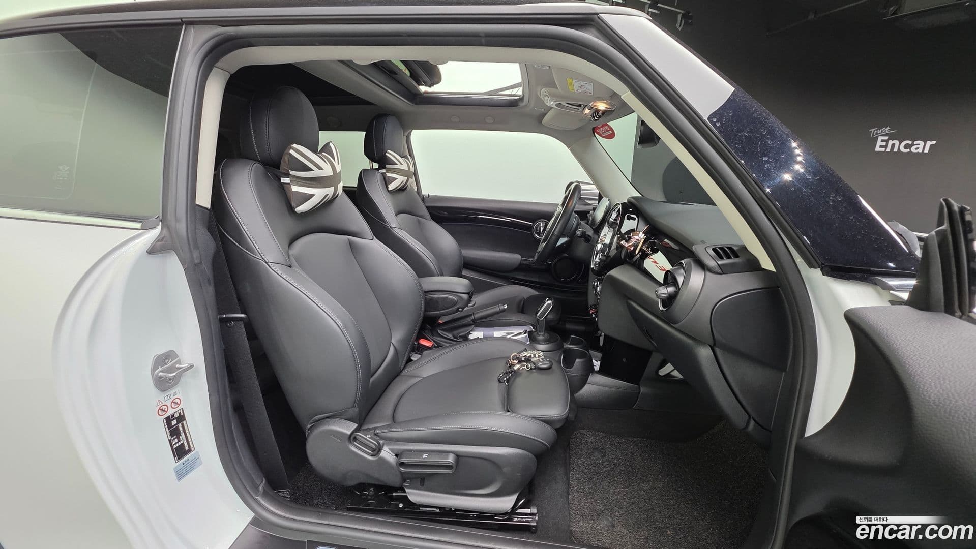 Main__Slider__Photo:Cooper Mini 2023.6-9