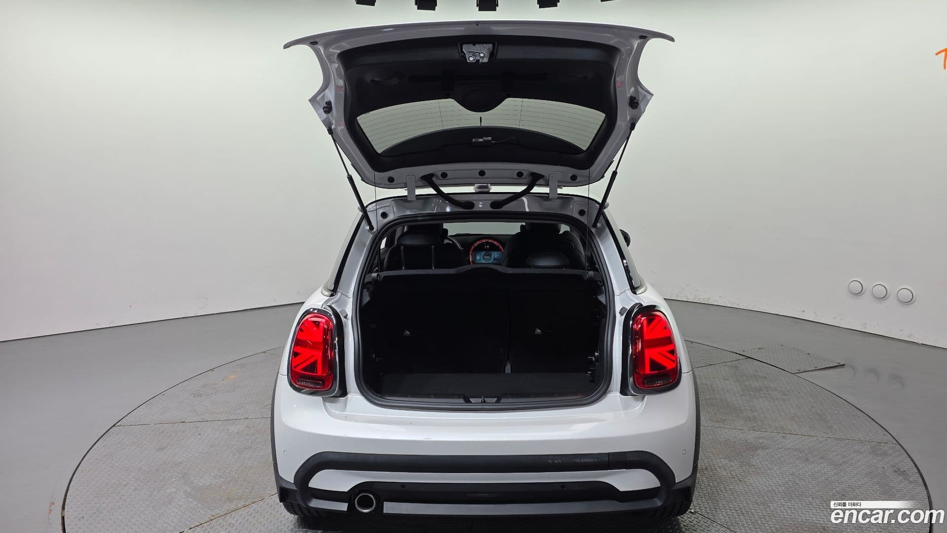 Main__Slider__Photo:Cooper Mini 2023.6-19