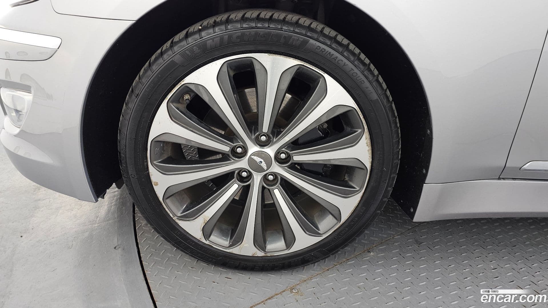 Main__Slider__Photo:Genesis Hyundai 2012.0-4