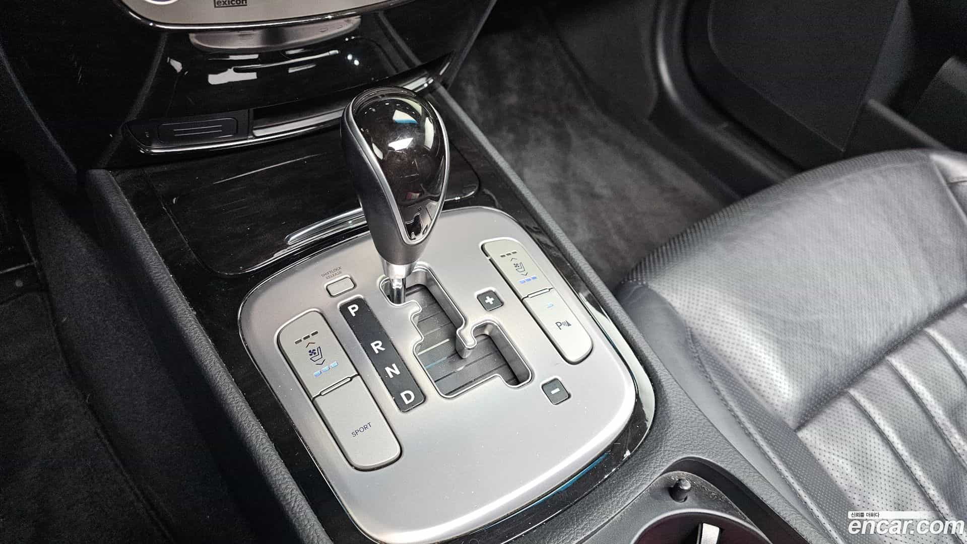 Genesis Hyundai 2012.0-INNER-009