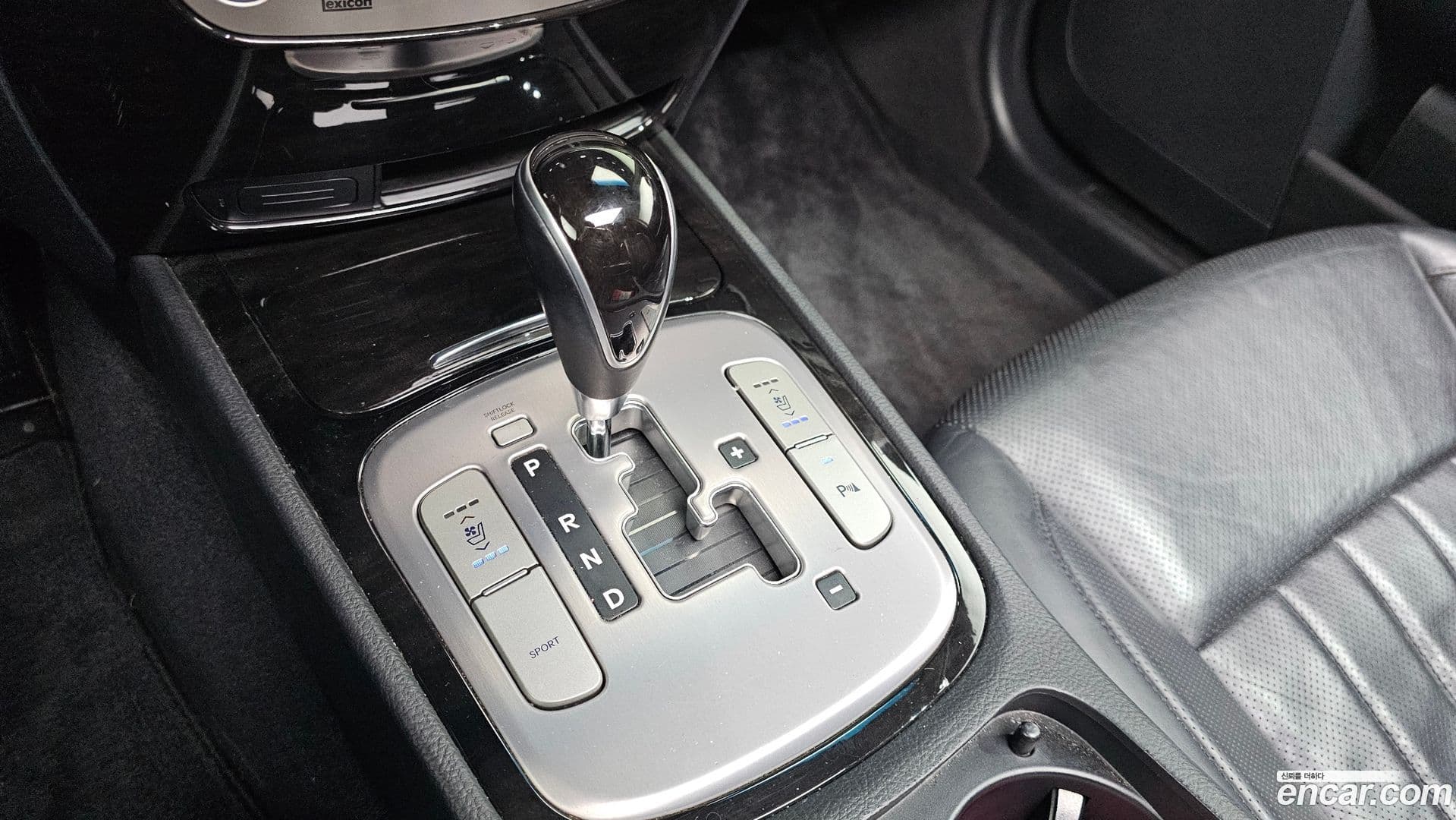 Main__Slider__Photo:Genesis Hyundai 2012.0-8