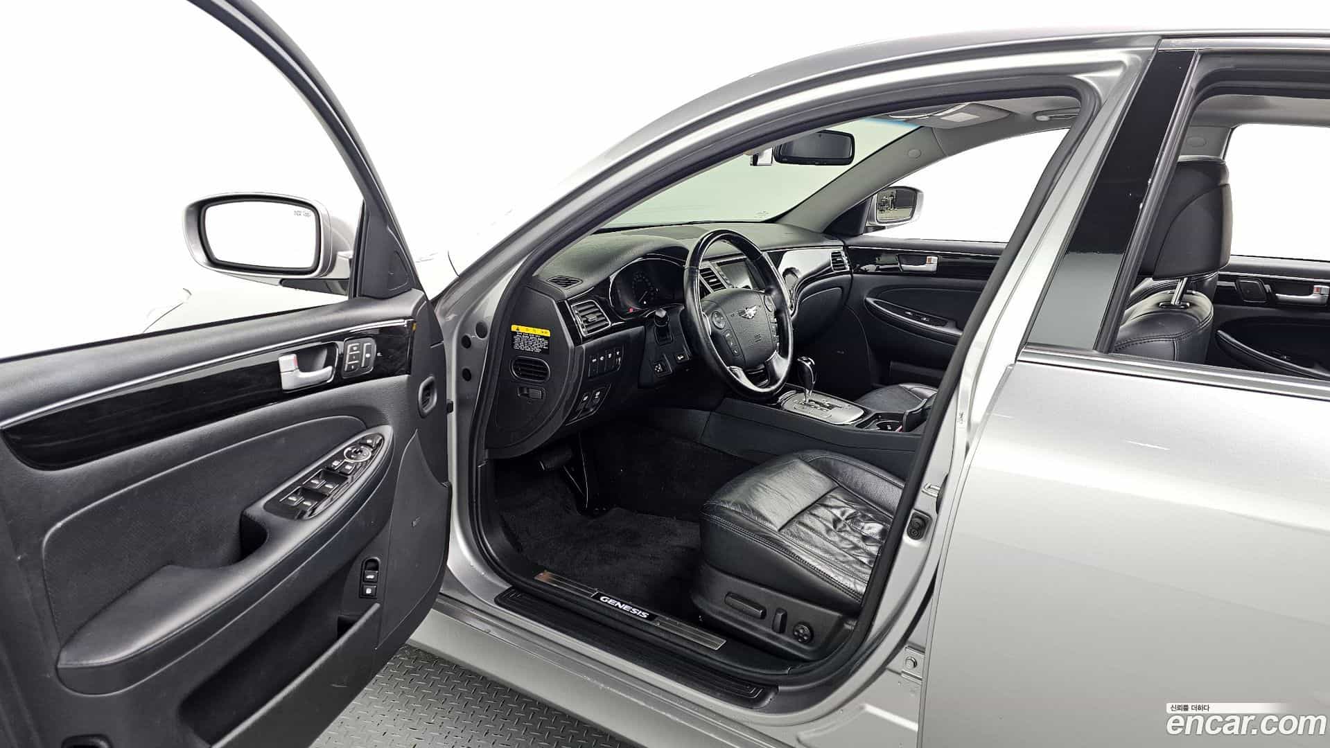 Genesis Hyundai 2012.0-INNER-010