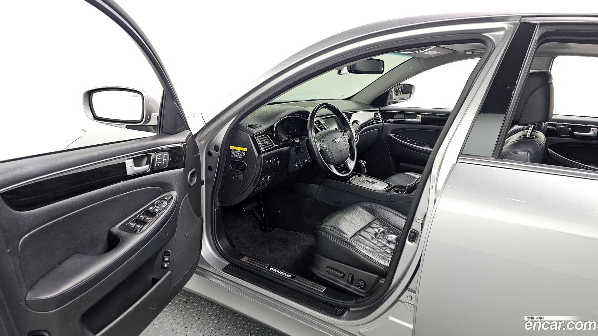 Main__Slider__Photo:Genesis Hyundai 2012.0-9