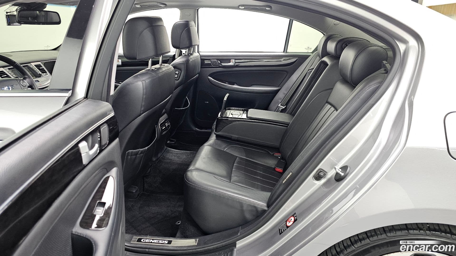 Main__Slider__Photo:Genesis Hyundai 2012.0-11