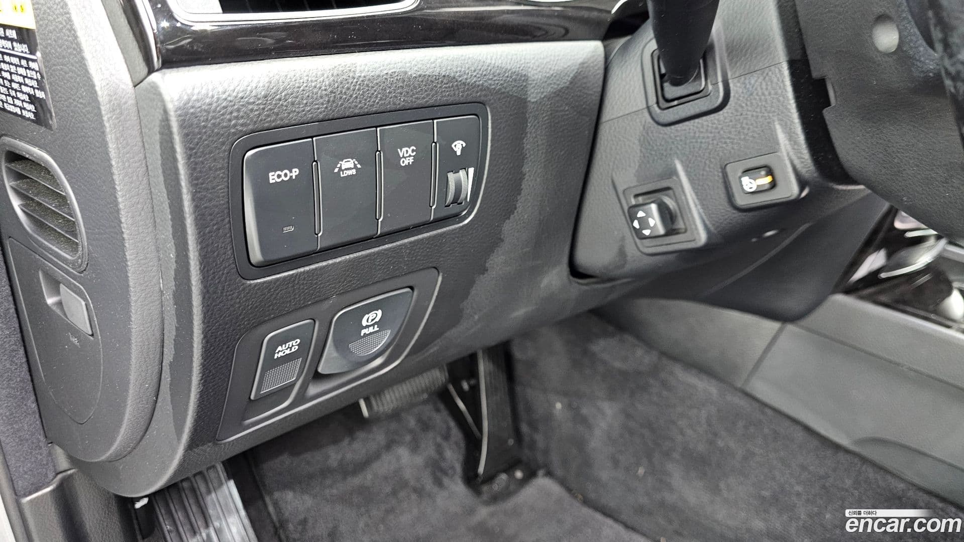 Main__Slider__Photo:Genesis Hyundai 2012.0-12