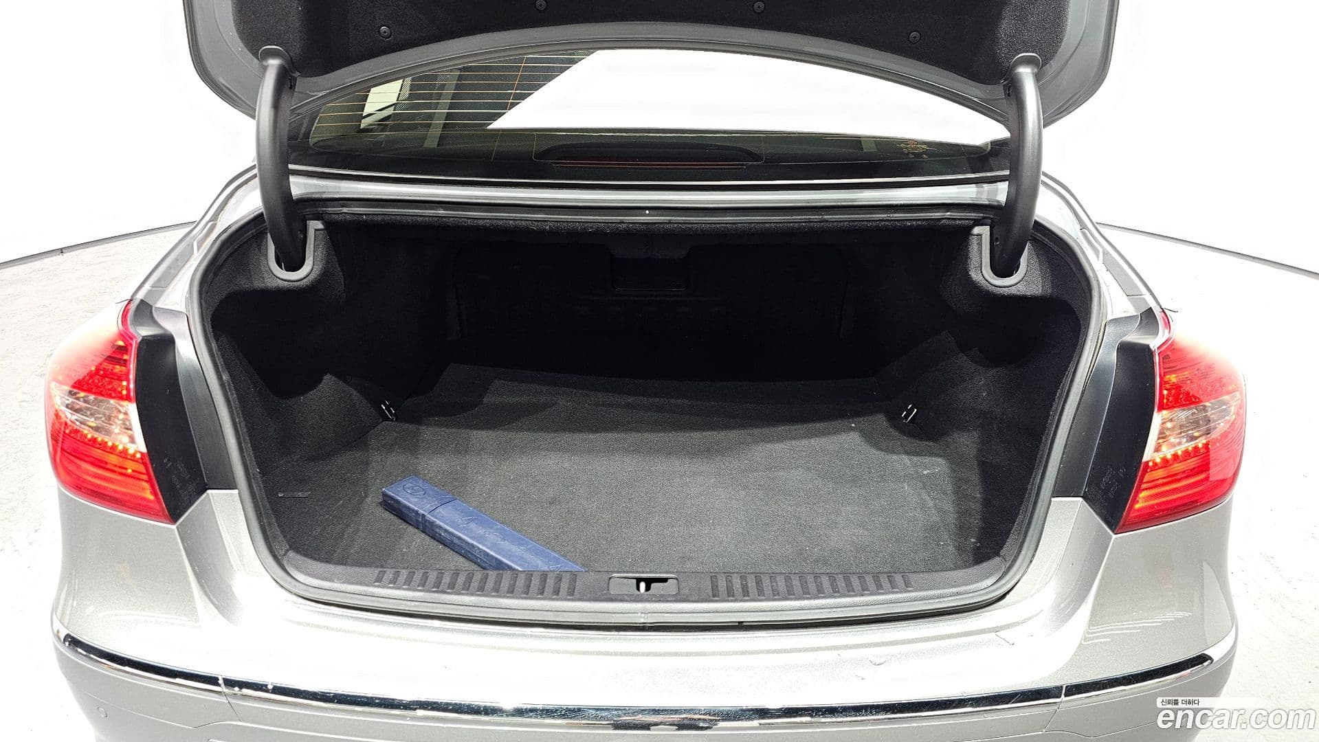 Main__Slider__Photo:Genesis Hyundai 2012.0-19