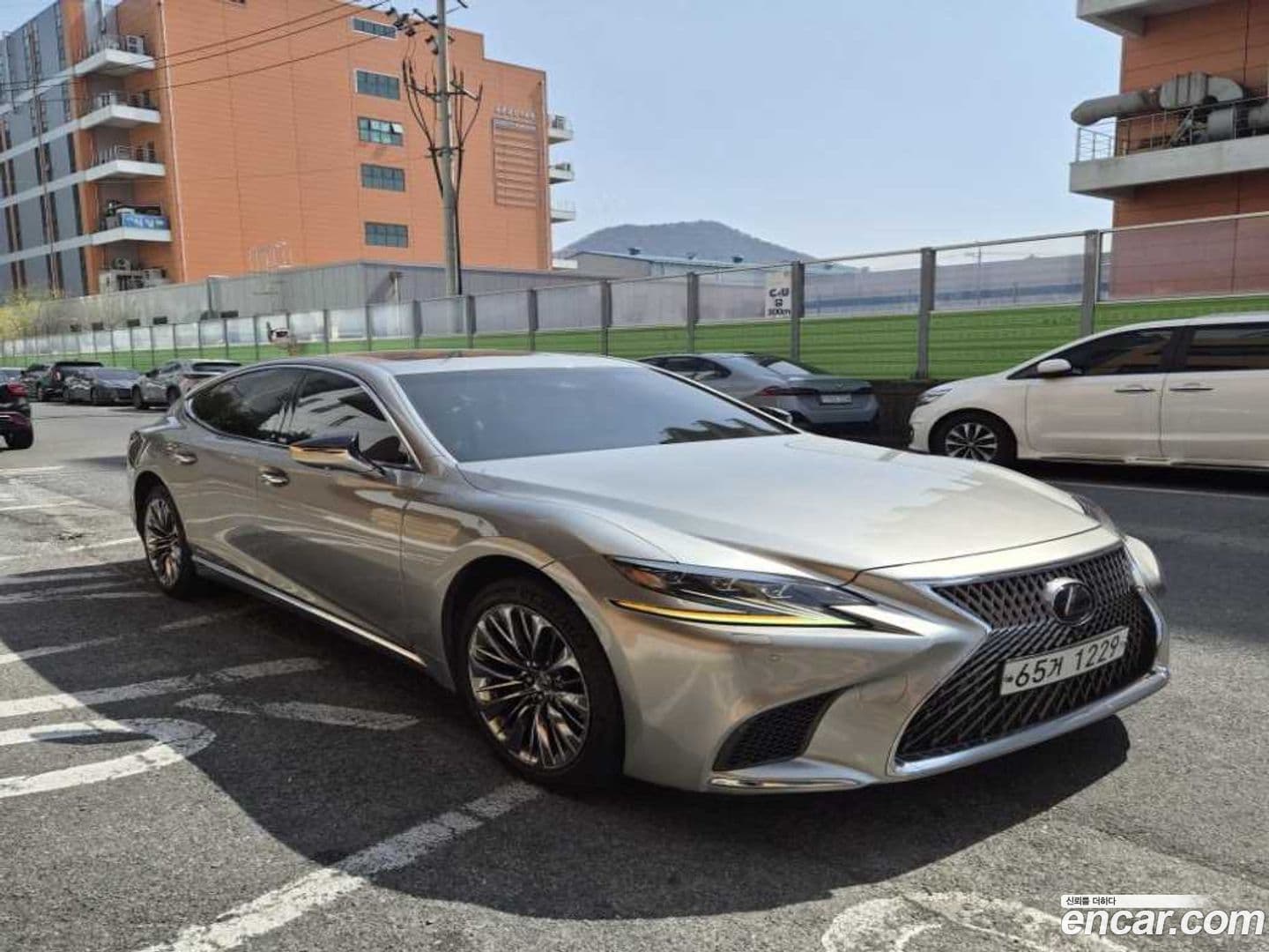 Main__Slider__Photo:LS Lexus 2018.0-4