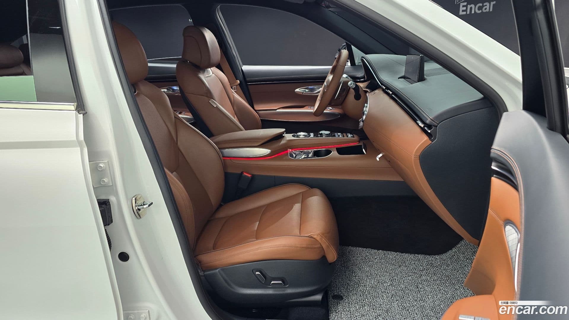 Main__Slider__Photo:GV70 Genesis 2022.6-9