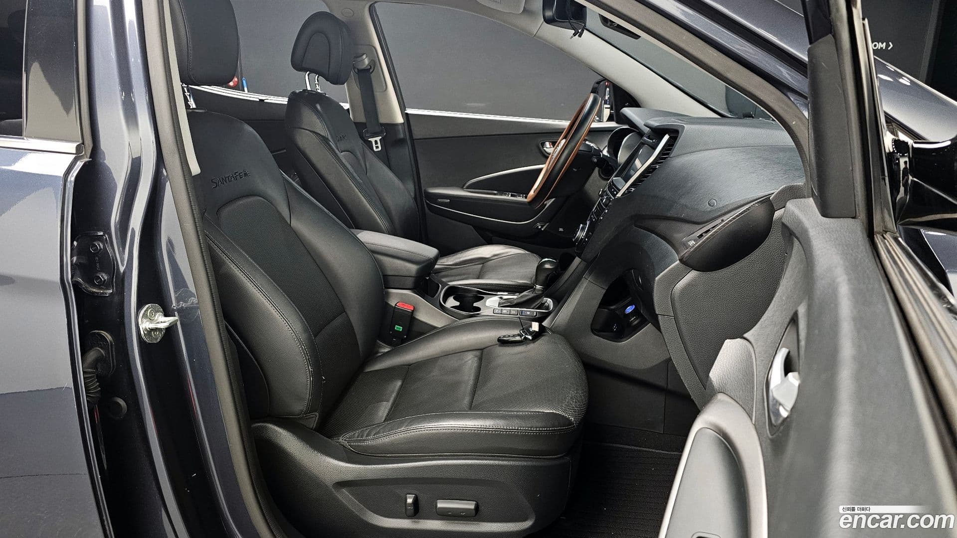 Main__Slider__Photo:Santafe Hyundai 2015.6-9