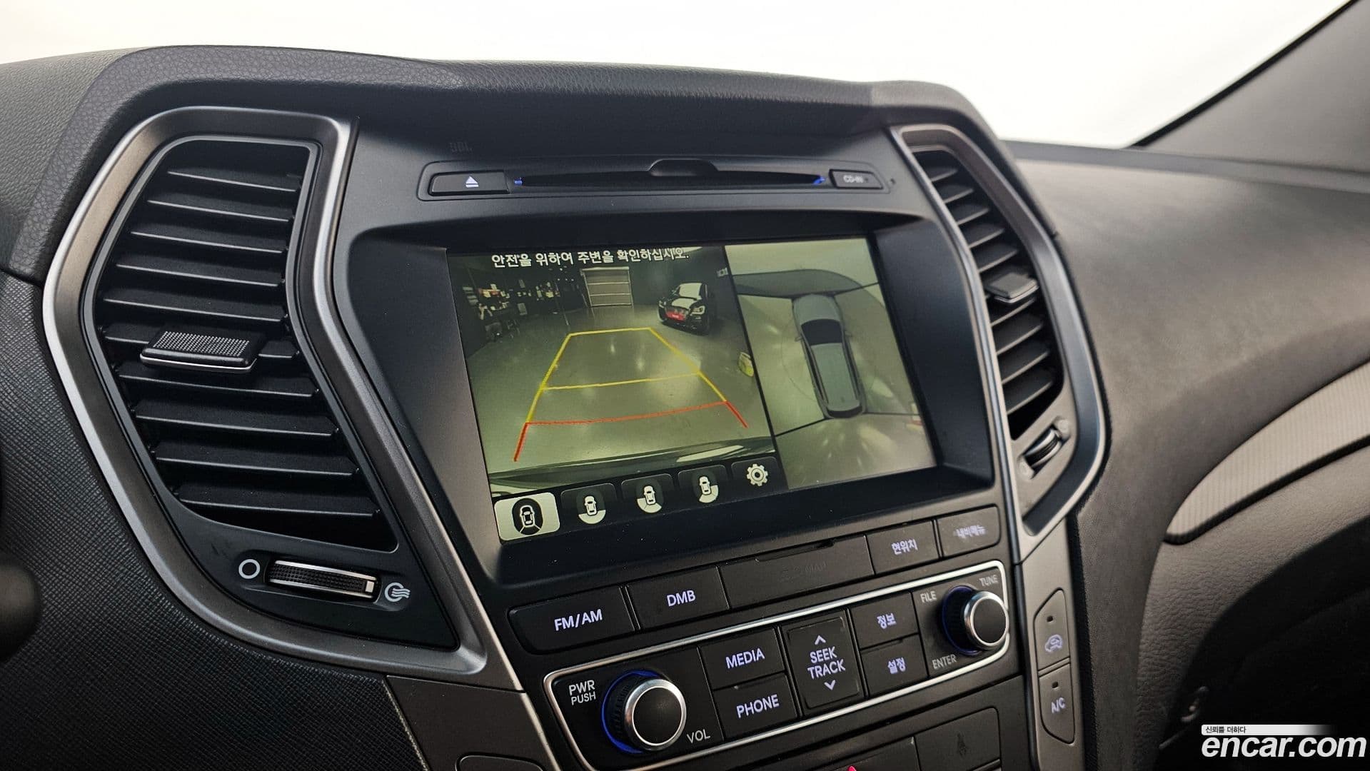 Main__Slider__Photo:Santafe Hyundai 2015.6-14