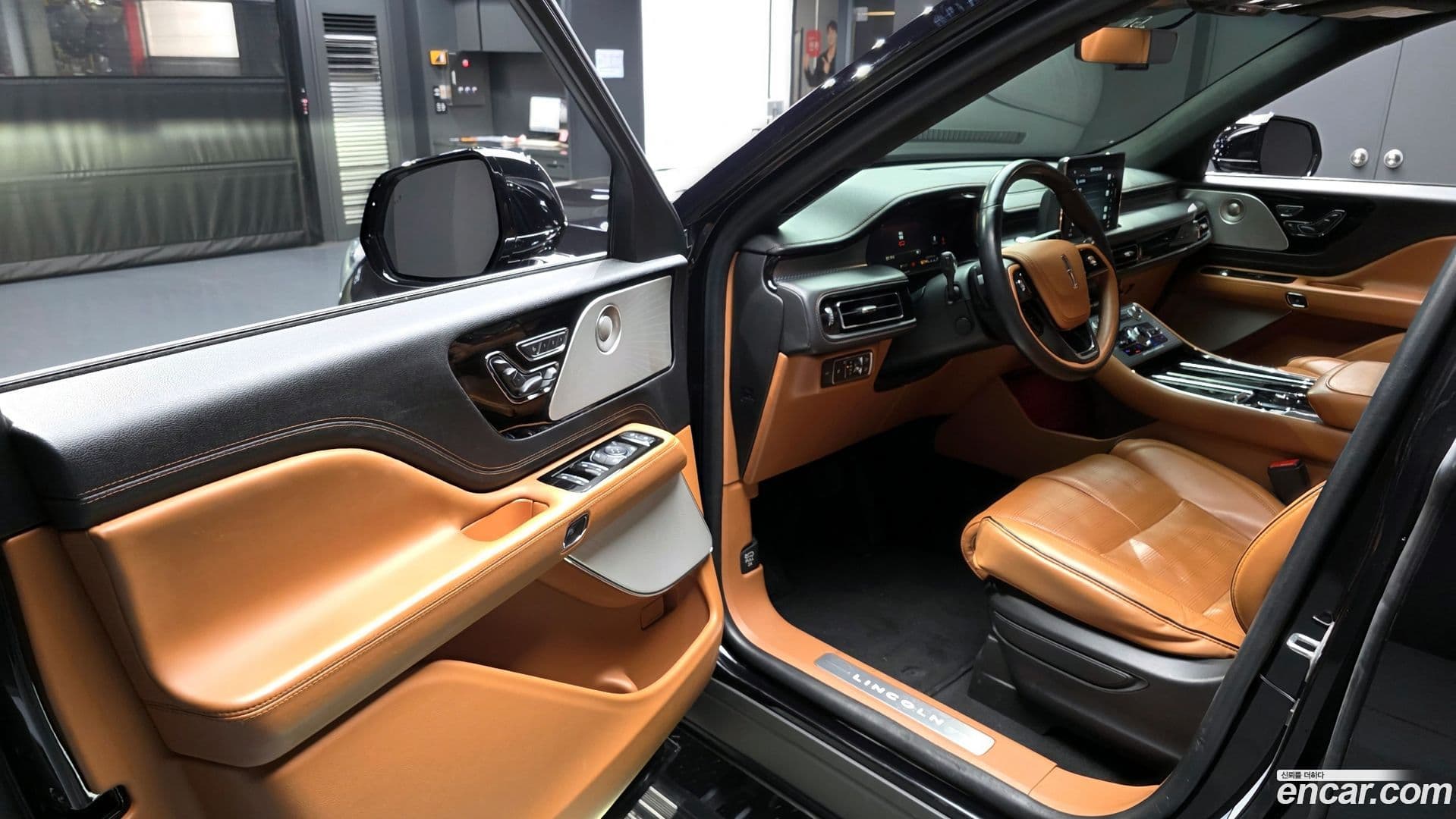 Main__Slider__Photo:Aviator Lincoln 2023.9-10