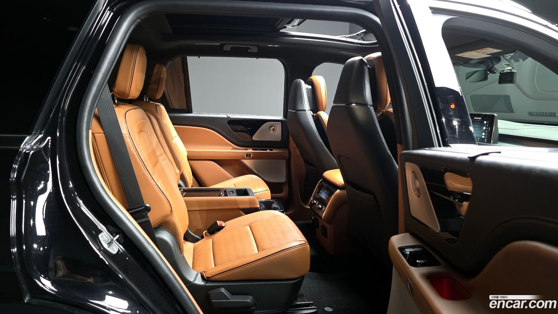 Main__Slider__Photo:Aviator Lincoln 2023.9-11