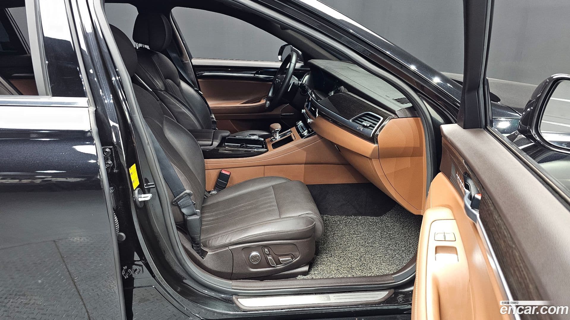 Main__Slider__Photo:G90 Genesis 2019.0-10