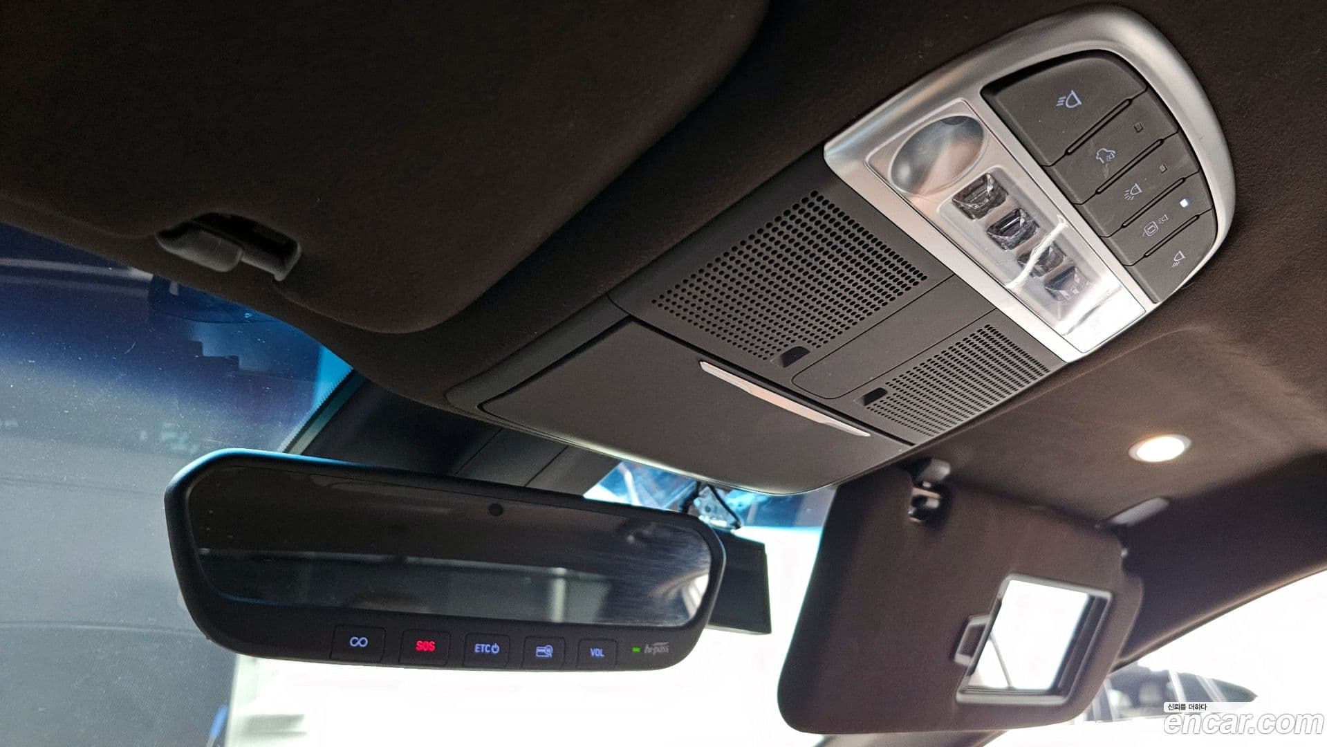 Main__Slider__Photo:G90 Genesis 2019.0-18