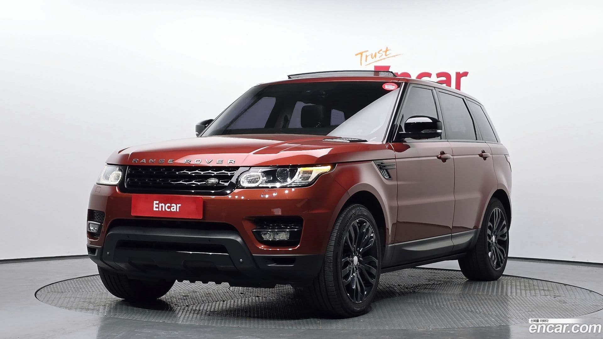 Main__Slider__Photo:Range Rover Sport Land Rover 2014.3-0