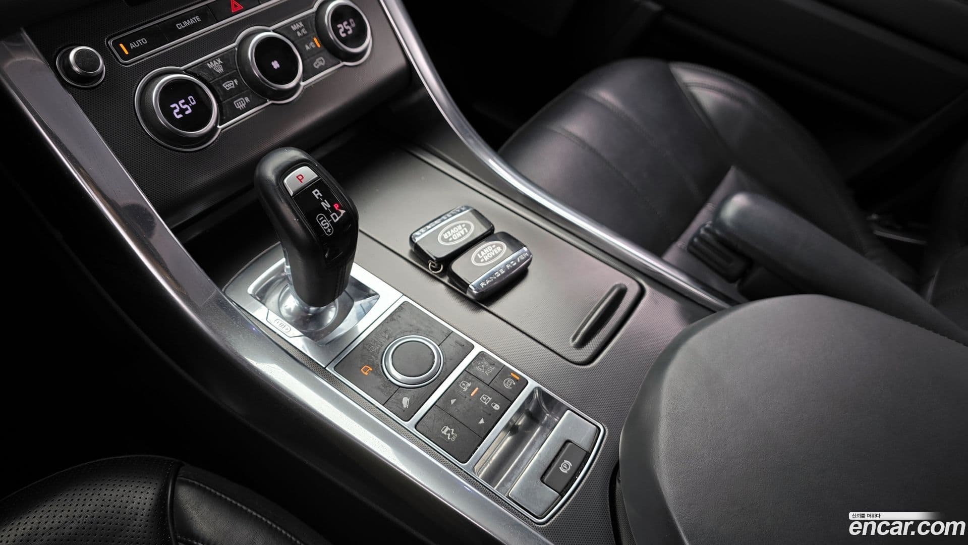 Main__Slider__Photo:Range Rover Sport Land Rover 2014.3-8