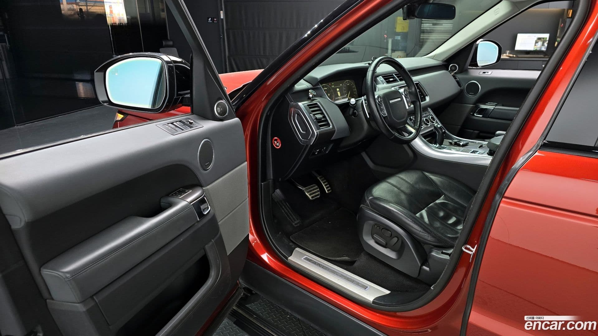 Main__Slider__Photo:Range Rover Sport Land Rover 2014.3-10