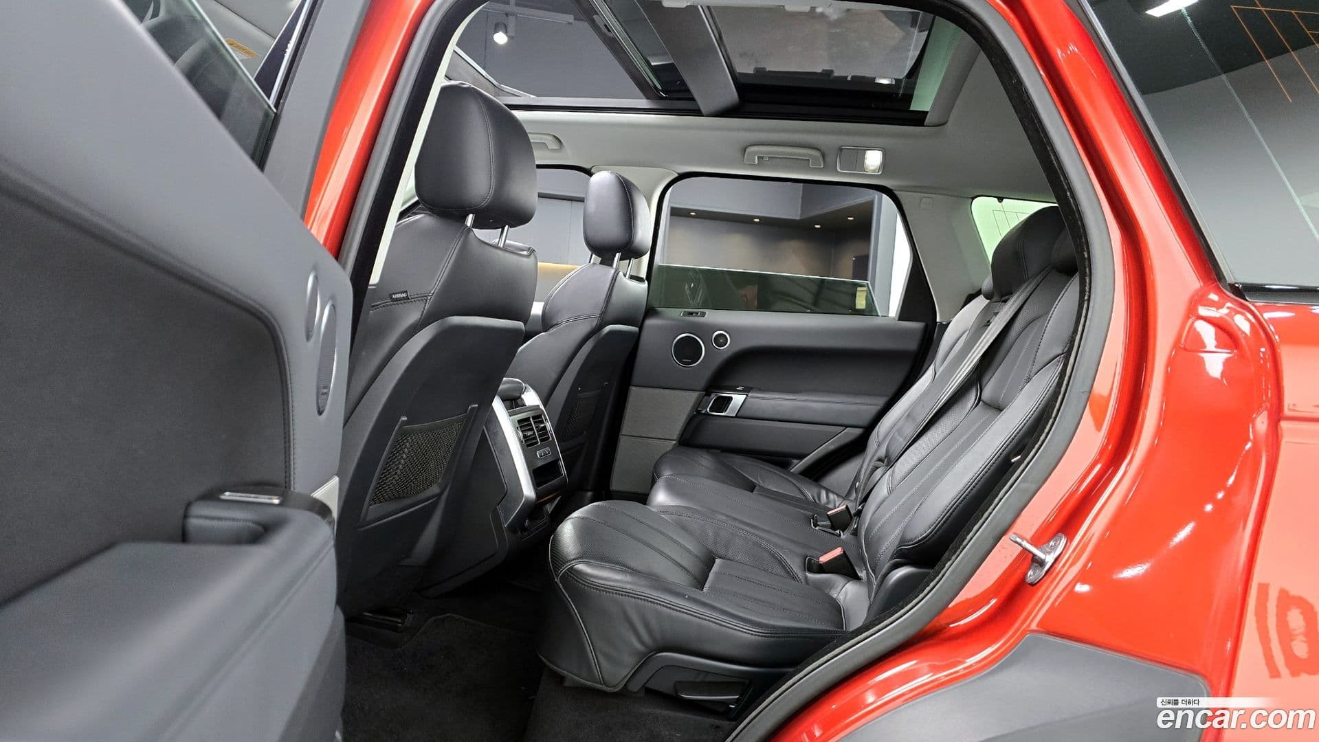 Main__Slider__Photo:Range Rover Sport Land Rover 2014.3-11