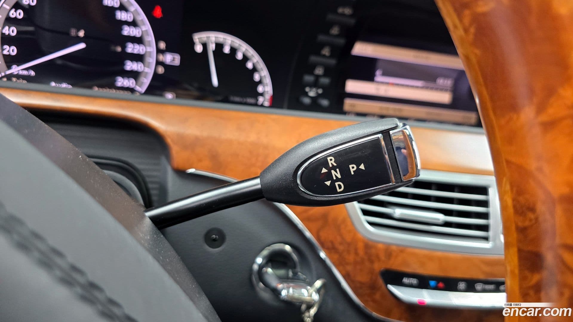 Main__Slider__Photo:S-Class Mercedes-Benz 2005.11-8