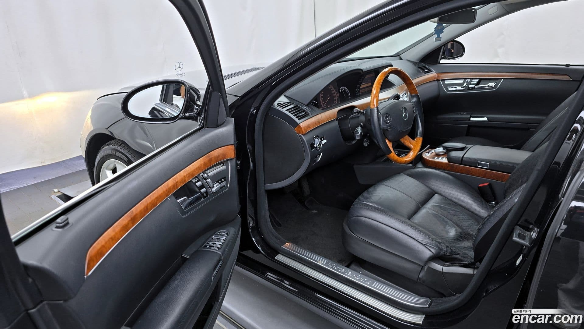 Main__Slider__Photo:S-Class Mercedes-Benz 2005.11-9