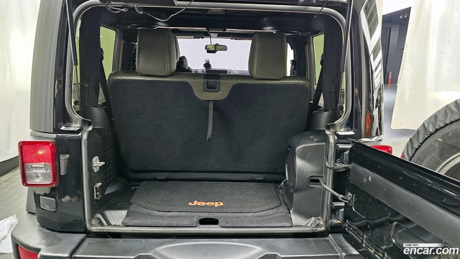 Main__Slider__Photo:Wrangler Jeep 2011.11-19