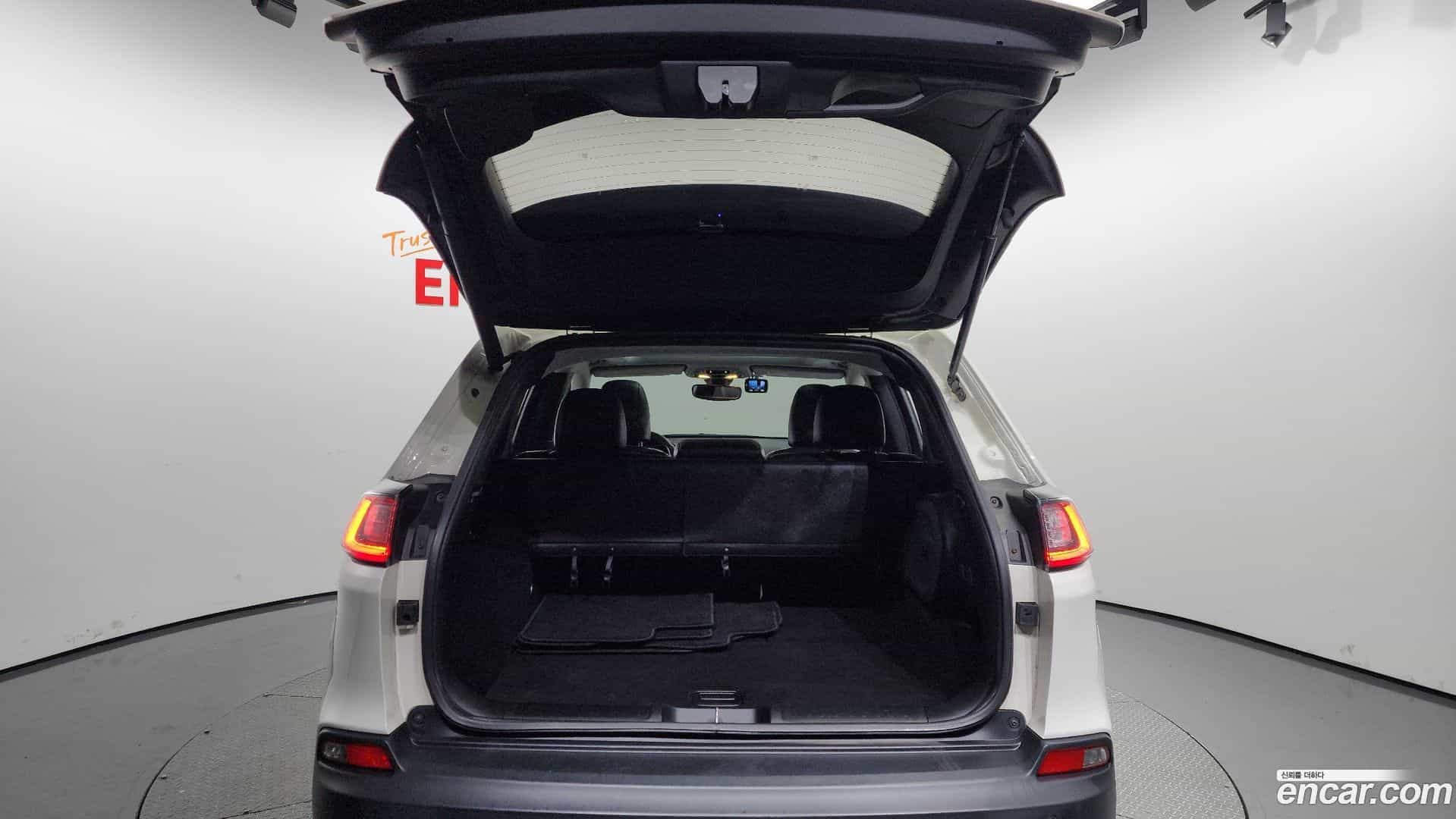 Cherokee Jeep 2018.10-OPTION-024